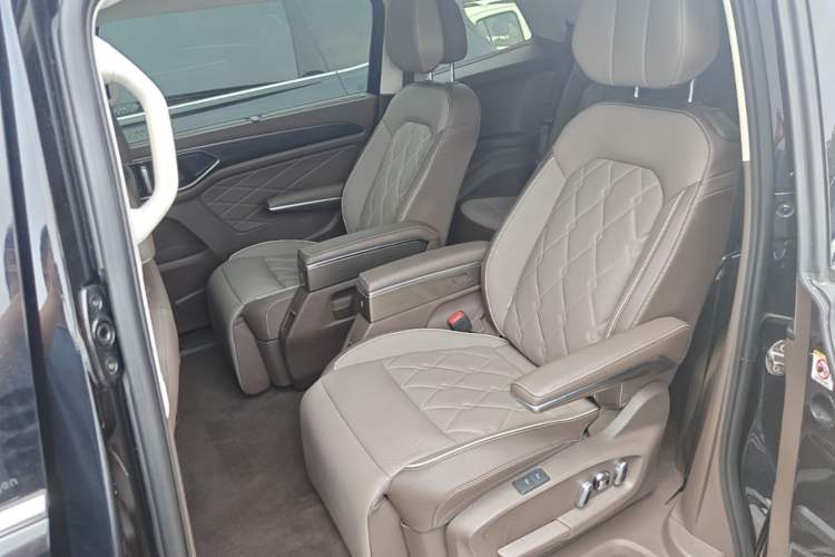 Used Volkswagen Viloran 2024 380TSI Premium Edition Left Rear Seat