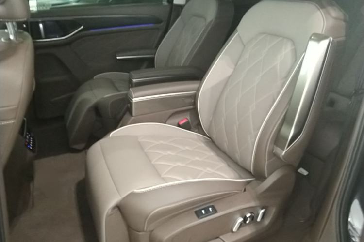 Used Volkswagen Viloran 2024 380TSI Premium Edition Left Rear Seat