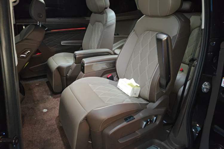 Used Volkswagen Viloran 2024 380TSI Premium Edition Left Rear Seat