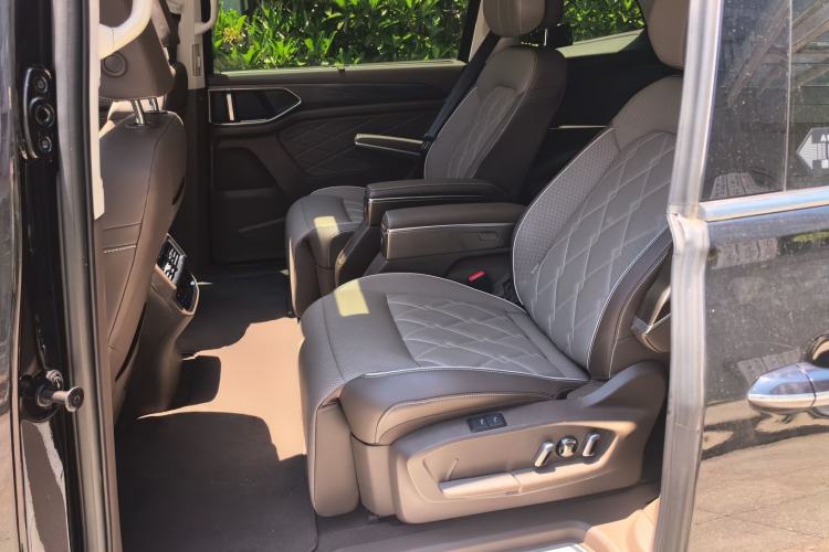 Used Volkswagen Viloran 2024 380TSI Premium Edition Left Rear Seat