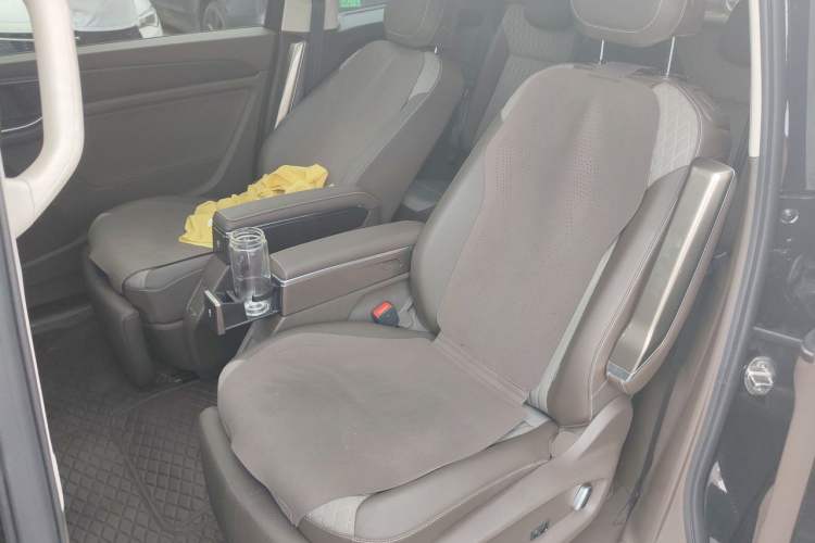 Used Volkswagen Viloran 2024 330TSI Business Edition Left Rear Seat