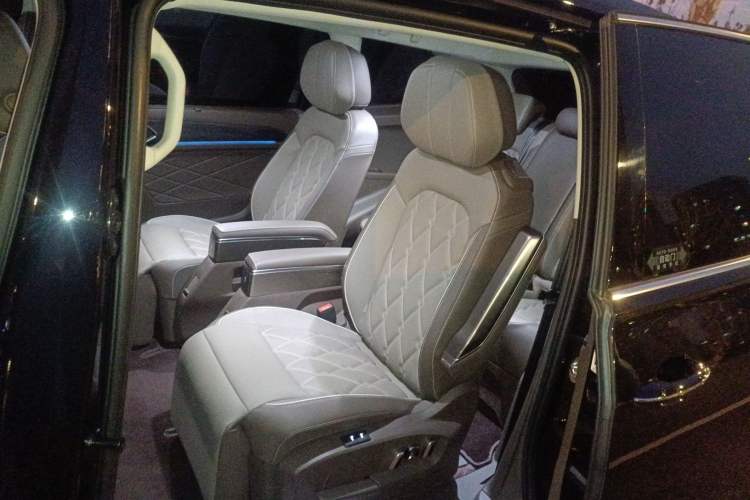 Used Volkswagen Viloran 2024 380TSI Flagship Edition Left Rear Seat