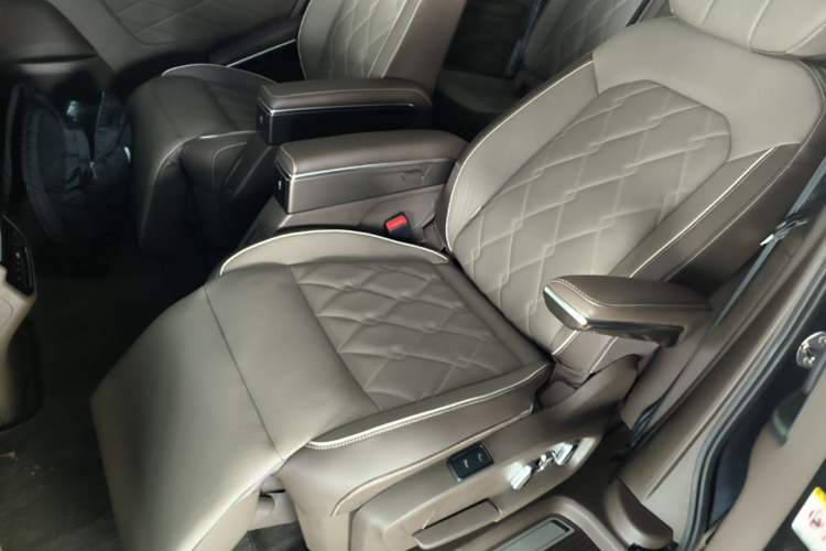 Used Volkswagen Viloran 2024 380TSI Premium Edition Left Rear Seat