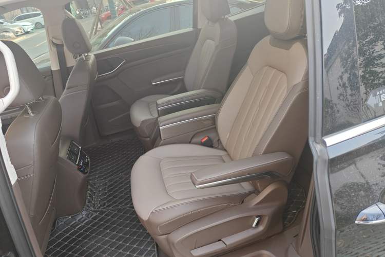 Used Volkswagen Viloran 2024 380TSI Luxury Edition Left Rear Seat