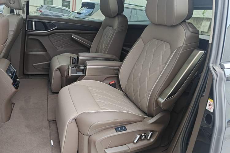 Used Volkswagen Viloran 2024 380TSI Premium Edition Left Rear Seat