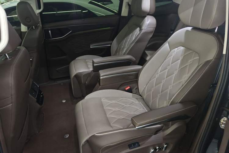 Used Volkswagen Viloran 2024 380TSI Premium Edition Left Rear Seat
