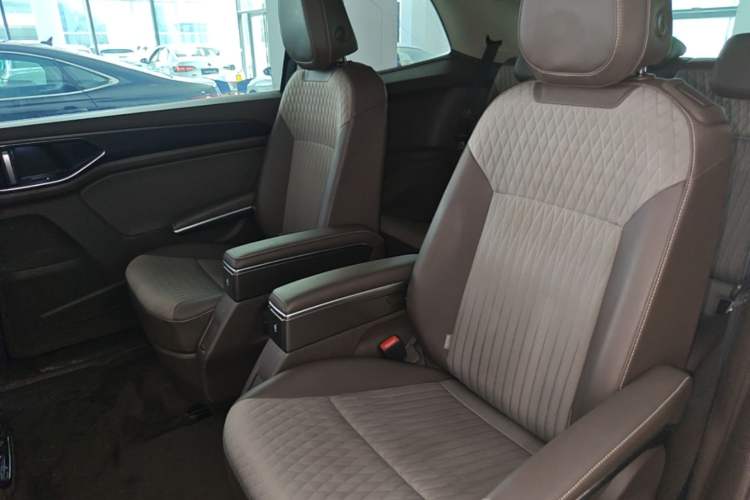 Used Volkswagen Viloran 2024 330TSI Business Edition Left Rear Seat