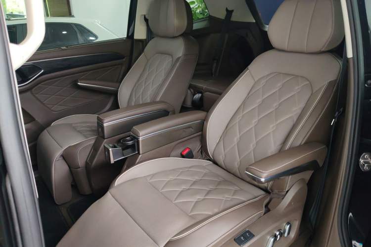 Used Volkswagen Viloran 2024 380TSI Premium Edition Left Rear Seat