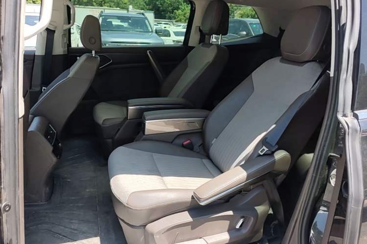 Used Volkswagen Viloran 2024 330TSI Business Edition Left Rear Seat