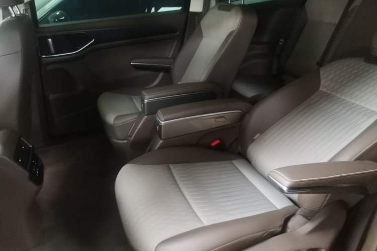 Used Volkswagen Viloran 2024 330TSI Business Edition Left Rear Seat