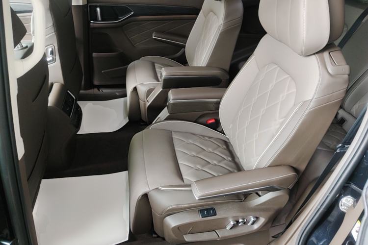 Used Volkswagen Viloran 2024 380TSI Premium Edition Left Rear Seat