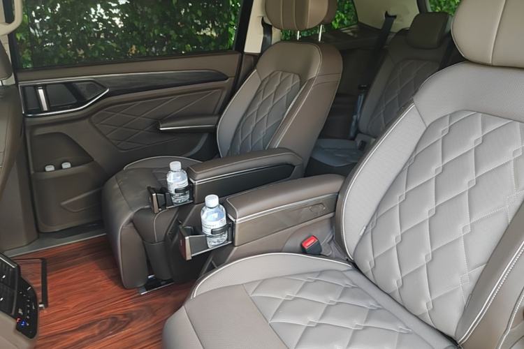 Used Volkswagen Viloran 2024 380TSI Premium Edition Left Rear Seat