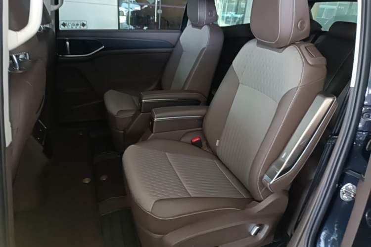 Used Volkswagen Viloran 2024 330TSI Business Edition Left Rear Seat