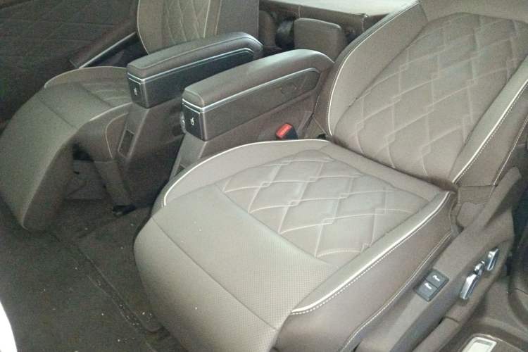Used Volkswagen Viloran 2024 380TSI Premium Edition Left Rear Seat