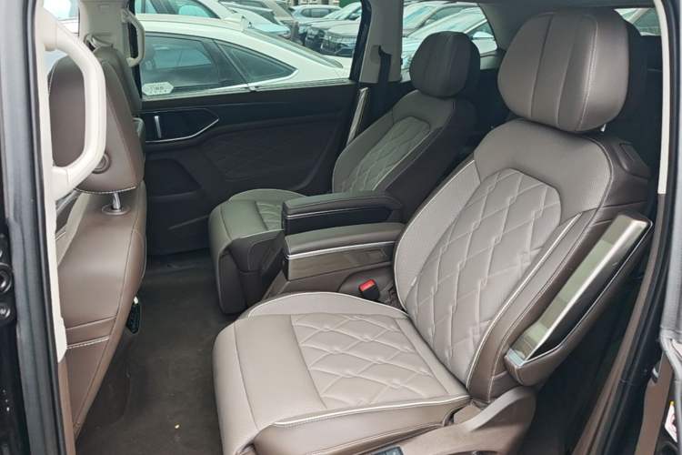 Used Volkswagen Viloran 2024 380TSI Premium Edition Left Rear Seat