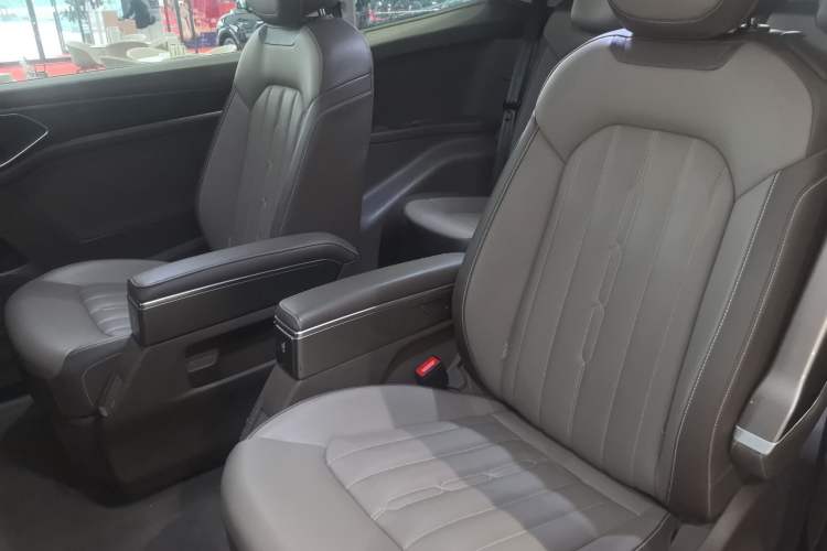 Used Volkswagen Viloran 2024 330TSI Luxury Edition Left Rear Seat