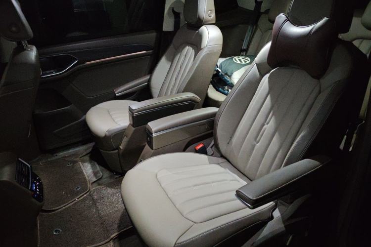 Used Volkswagen Viloran 2024 380TSI Luxury Edition Left Rear Seat