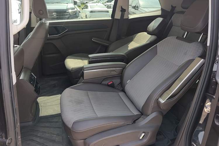 Used Volkswagen Viloran 2024 330TSI Business Edition Left Rear Seat