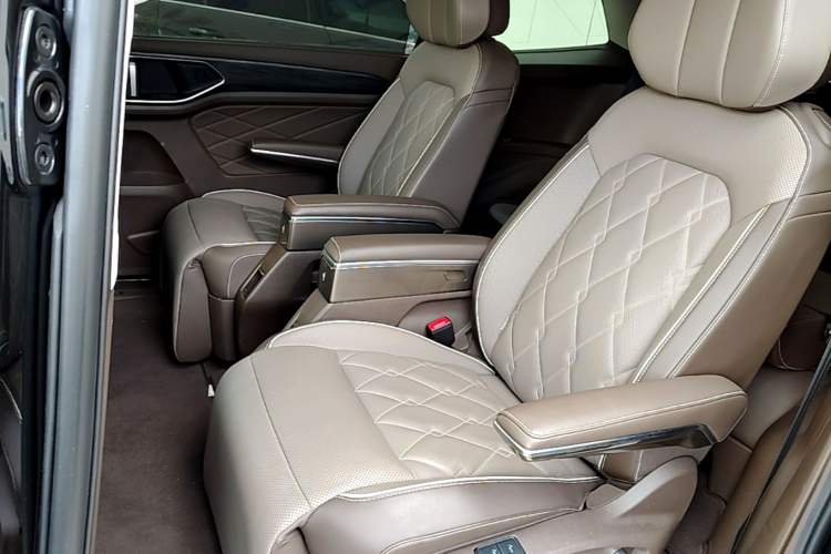 Used Volkswagen Viloran 2024 380TSI Premium Edition Left Rear Seat