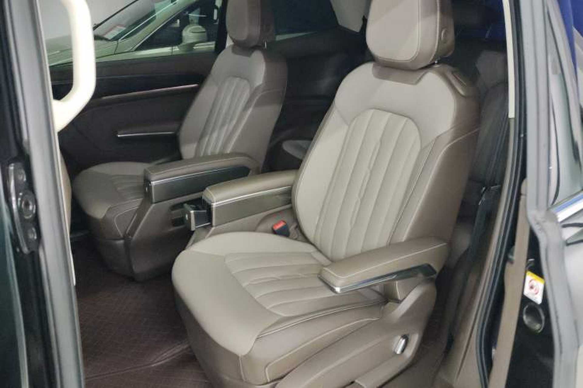 Used Volkswagen Viloran 2024 380TSI Luxury Edition Left Rear Seat