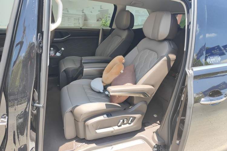 Used Volkswagen Viloran 2024 380TSI Premium Edition Left Rear Seat