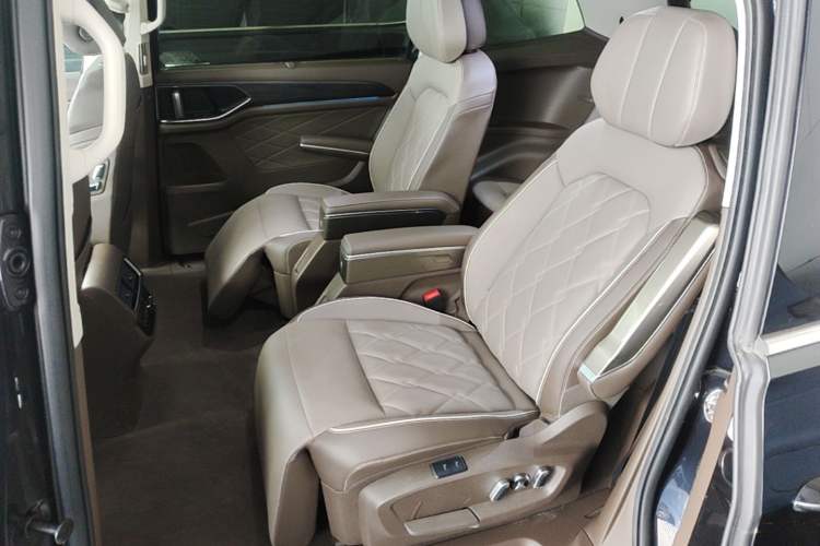 Used Volkswagen Viloran 2024 380TSI Premium Edition Left Rear Seat