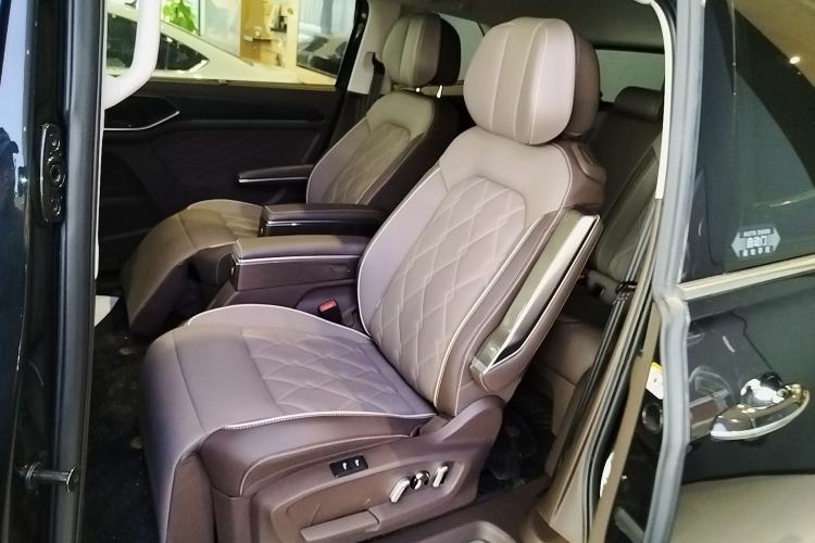 Used Volkswagen Viloran 2024 380TSI Premium Edition Left Rear Seat