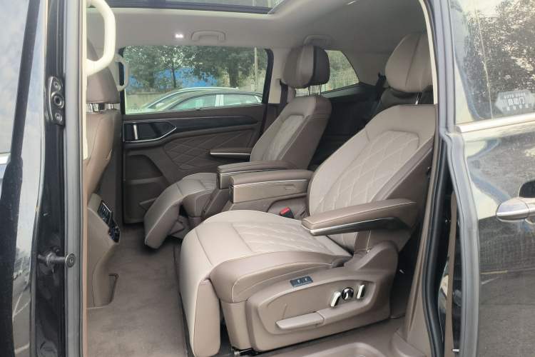 Used Volkswagen Viloran 2024 380TSI Premium Edition Left Rear Seat