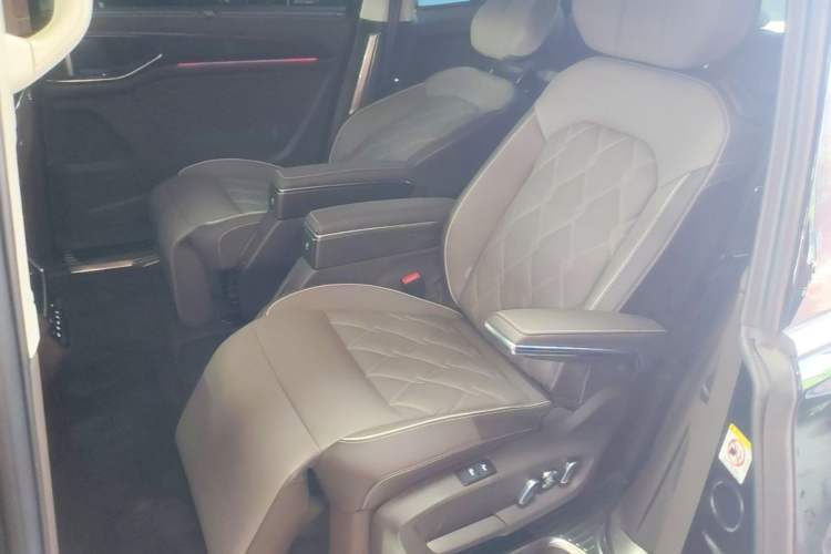 Used Volkswagen Viloran 2024 380TSI Premium Edition Left Rear Seat