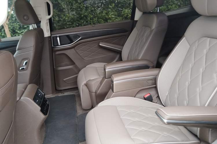 Used Volkswagen Viloran 2024 380TSI Premium Edition Left Rear Seat