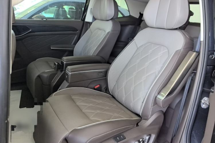Used Volkswagen Viloran 2024 380TSI Premium Edition Left Rear Seat