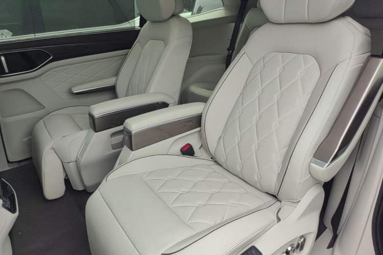 Used Volkswagen Viloran 2024 380TSI Premium Edition Left Rear Seat