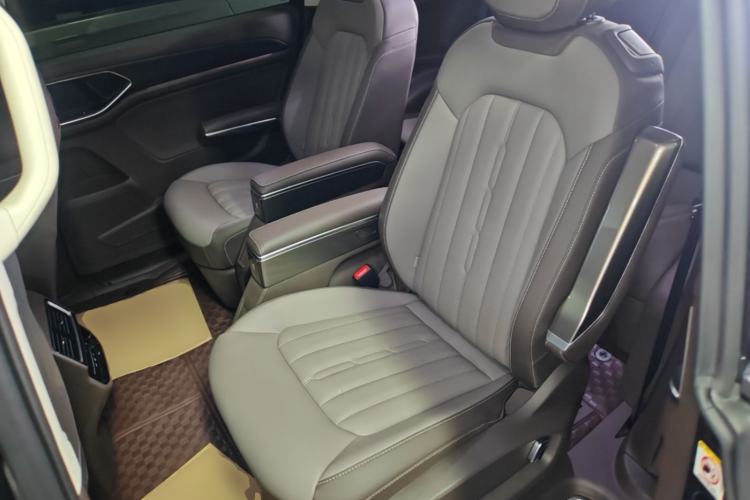 Used Volkswagen Viloran 2024 380TSI Luxury Edition Left Rear Seat