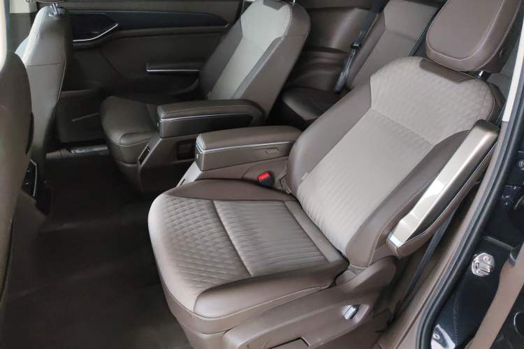 Used Volkswagen Viloran 2024 330TSI Business Edition Left Rear Seat