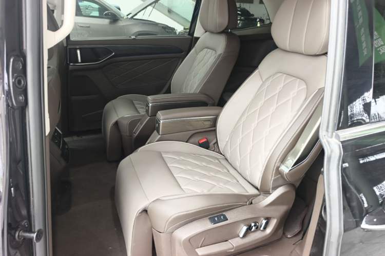 Used Volkswagen Viloran 2024 380TSI Premium Edition Left Rear Seat