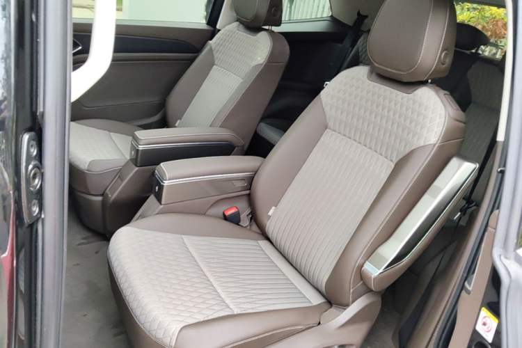 Used Volkswagen Viloran 2024 330TSI Business Edition Left Rear Seat