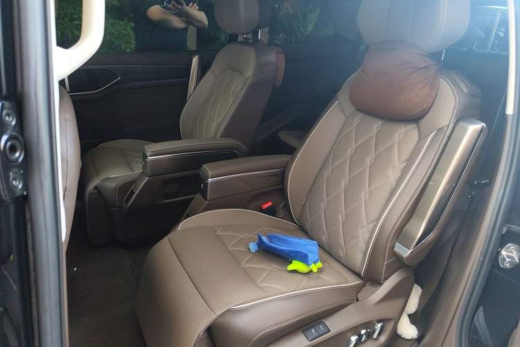 Used Volkswagen Viloran 2024 380TSI Premium Edition Left Rear Seat