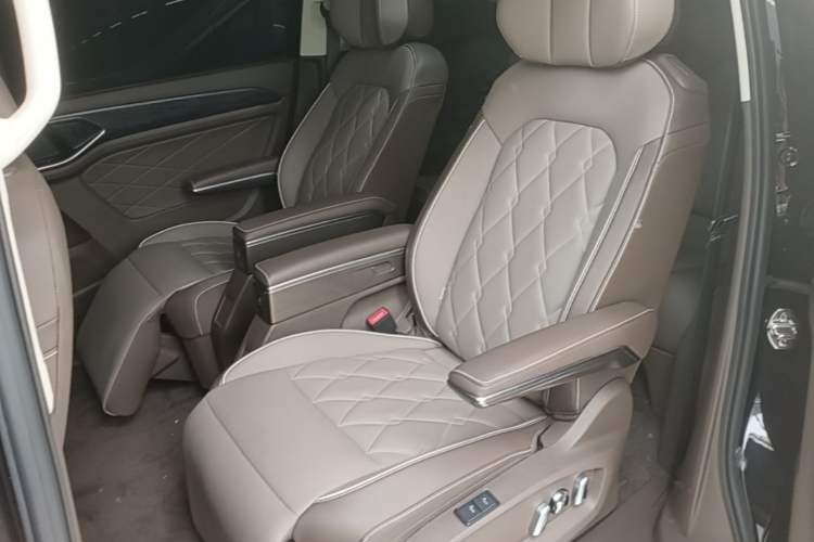 Used Volkswagen Viloran 2024 380TSI Premium Edition Left Rear Seat