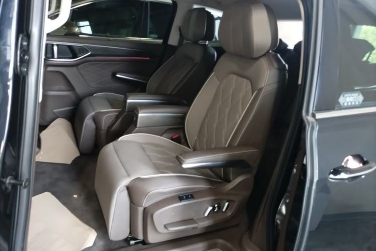 Used Volkswagen Viloran 2024 380TSI Premium Edition Left Rear Seat