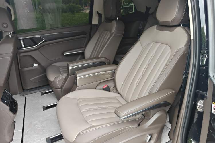 Used Volkswagen Viloran 2024 380TSI Luxury Edition Left Rear Seat