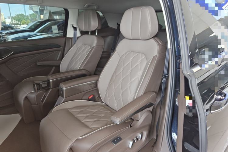 Used Volkswagen Viloran 2024 380TSI Premium Edition Left Rear Seat