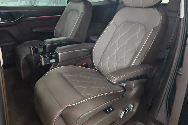 Used Volkswagen Viloran 2024 380TSI Premium Edition Left Rear Seat
