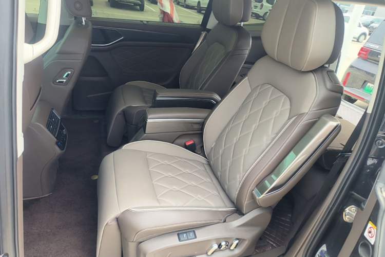 Used Volkswagen Viloran 2024 380TSI Premium Edition Left Rear Seat