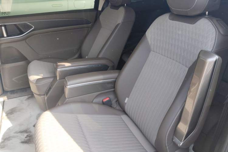 Used Volkswagen Viloran 2024 330TSI Business Edition Left Rear Seat
