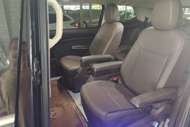 Used Volkswagen Viloran 2024 330TSI Business Edition Left Rear Seat