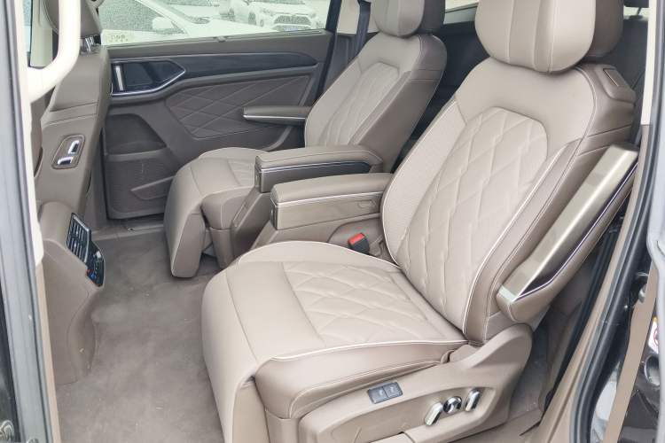 Used Volkswagen Viloran 2024 380TSI Premium Edition Left Rear Seat