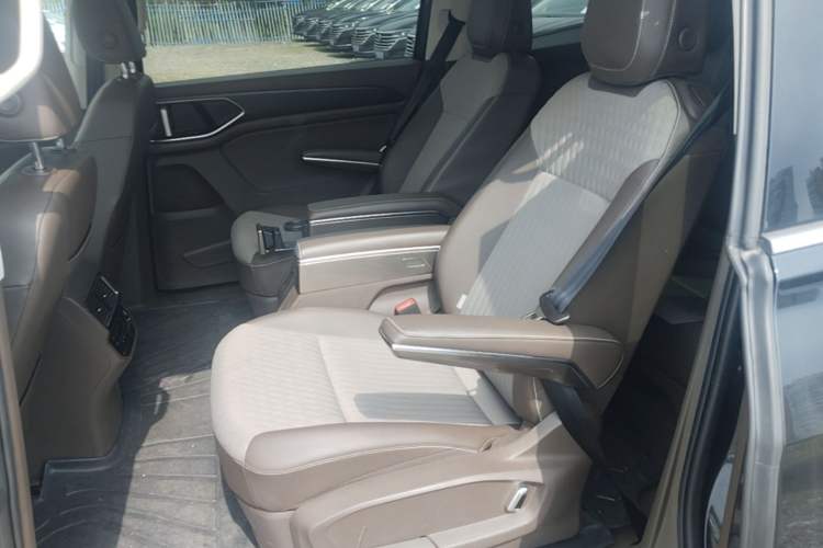 Used Volkswagen Viloran 2024 330TSI Business Edition Left Rear Seat