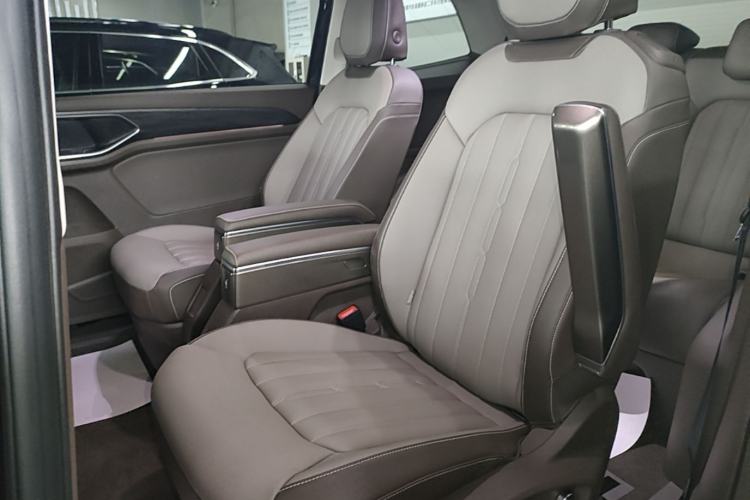 Used Volkswagen Viloran 2024 380TSI Luxury Edition Left Rear Seat