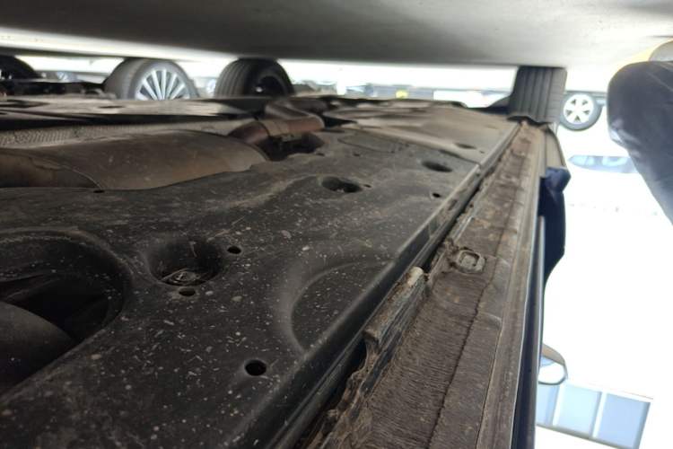 Used Volkswagen Viloran 2024 380TSI Premium Edition Left Side Sill