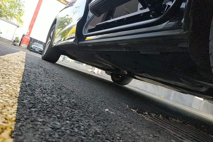 Used Volkswagen Viloran 2024 380TSI Luxury Edition Left Side Sill